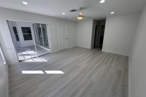 Купить виллу или дом в Форт Майерс, Флорида 3 спальни, 157.38м2, № 2053838 - фото 16