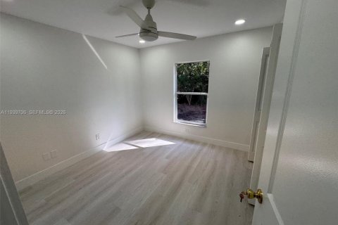 Купить виллу или дом в Форт Майерс, Флорида 3 спальни, 157.38м2, № 2053838 - фото 11