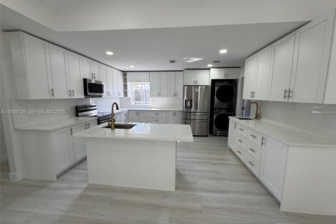 Купить виллу или дом в Форт Майерс, Флорида 3 спальни, 157.38м2, № 2053838 - фото 2