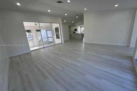 Купить виллу или дом в Форт Майерс, Флорида 3 спальни, 157.38м2, № 2053838 - фото 25