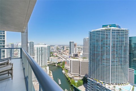 Condo in Miami, Florida, 2 bedrooms № 2242135 - photo 3