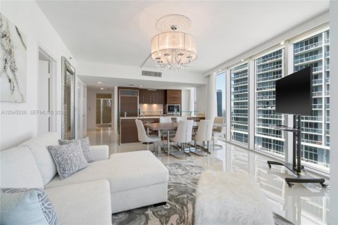 Condo in Miami, Florida, 2 bedrooms № 2242135 - photo 7