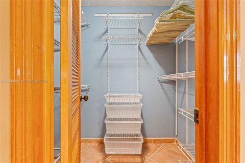 Villa ou maison à vendre à Miami, Floride: 4 chambres, 181.35 m2 № 2186174 - photo 27