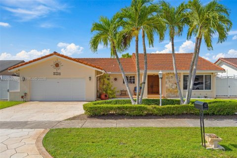 House in Miami, Florida 4 bedrooms, 181.35 sq.m. № 2186174