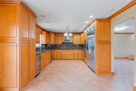 Villa ou maison à vendre à Miami, Floride: 4 chambres, 181.35 m2 № 2186174 - photo 17