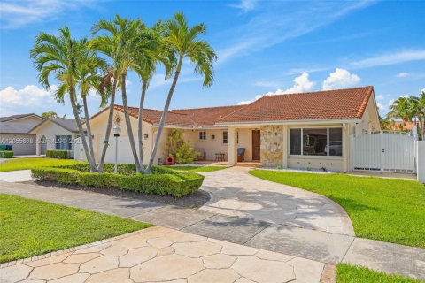Villa ou maison à vendre à Miami, Floride: 4 chambres, 181.35 m2 № 2186174 - photo 3