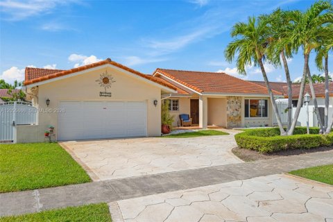 Villa ou maison à vendre à Miami, Floride: 4 chambres, 181.35 m2 № 2186174 - photo 2