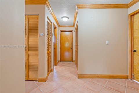 Villa ou maison à vendre à Miami, Floride: 4 chambres, 181.35 m2 № 2186174 - photo 21