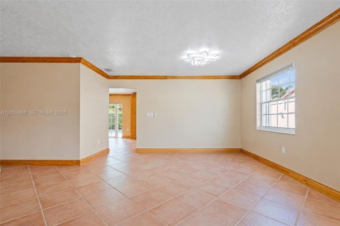 Villa ou maison à vendre à Miami, Floride: 4 chambres, 181.35 m2 № 2186174 - photo 13