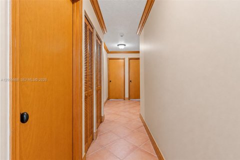 Villa ou maison à vendre à Miami, Floride: 4 chambres, 181.35 m2 № 2186174 - photo 20