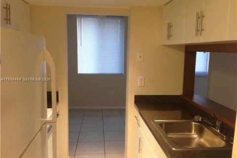 Condo in Miami, Florida, 2 bedrooms  № 1996122 - photo 6