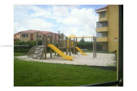 Condo in Miami, Florida, 2 bedrooms  № 1996122 - photo 14