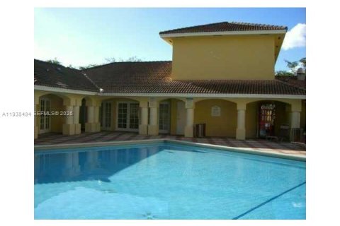 Condo in Miami, Florida, 2 bedrooms  № 1996122 - photo 16