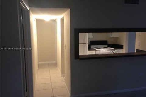 Condo in Miami, Florida, 2 bedrooms  № 1996122 - photo 4