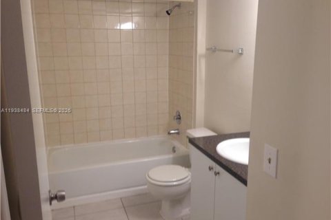 Condo in Miami, Florida, 2 bedrooms  № 1996122 - photo 8