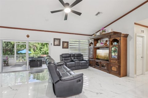 Casa en venta en Lehigh Acres, Florida, 3 dormitorios № 1923036 - foto 7