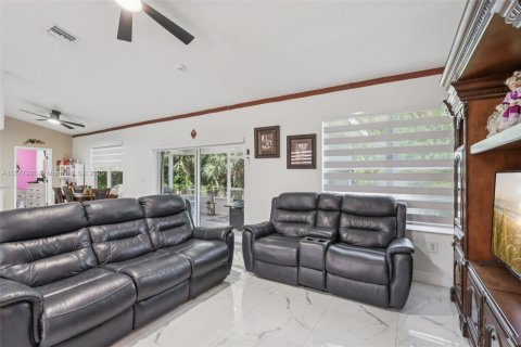 Casa en venta en Lehigh Acres, Florida, 3 dormitorios № 1923036 - foto 8