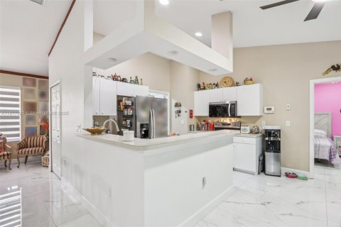 Casa en venta en Lehigh Acres, Florida, 3 dormitorios № 1923036 - foto 13