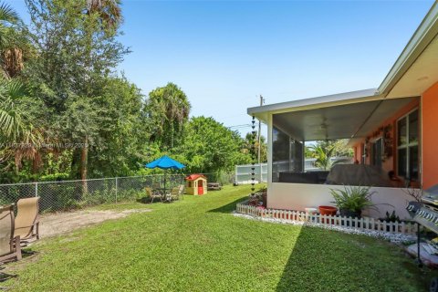 Casa en venta en Lehigh Acres, Florida, 3 dormitorios № 1923036 - foto 27