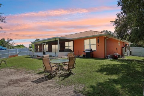 Casa en venta en Lehigh Acres, Florida, 3 dormitorios № 1923036 - foto 2