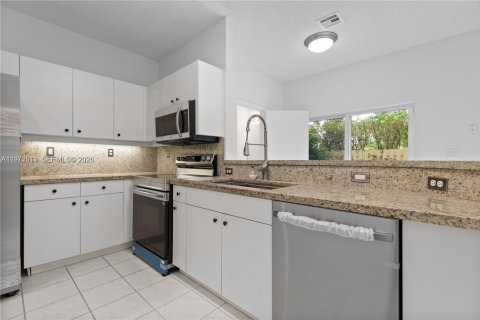 Купить таунхаус в Мирамар, Флорида 4 спальни, 154.78м2, № 2033300 - фото 4