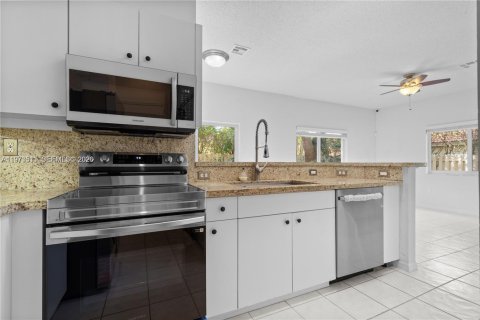 Купить таунхаус в Мирамар, Флорида 4 спальни, 154.78м2, № 2033300 - фото 5