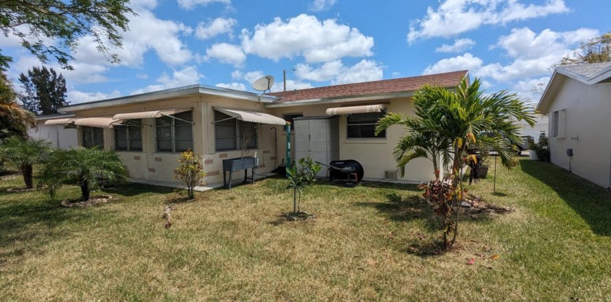 House in Tamarac, Florida 2 bedrooms, 124.67 sq.m. № 1136549