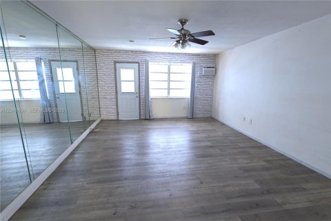 Condominio en venta en Miami Beach, Florida, 36.6 m2 № 2243082 - foto 3