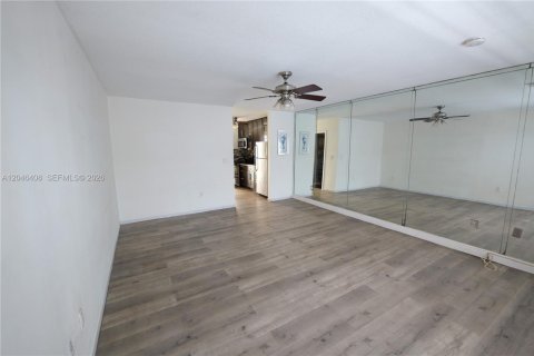 Condominio en venta en Miami Beach, Florida, 36.6 m2 № 2243082 - foto 5