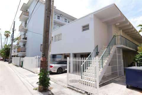 Estudio en el Condominio en Miami Beach, Florida  № 2243082