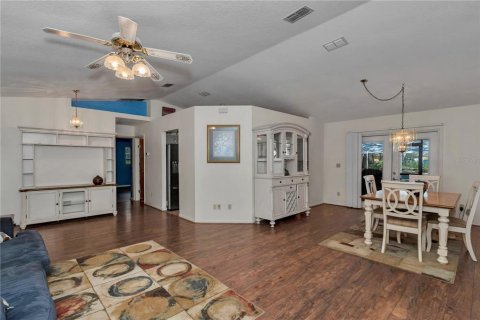 Villa ou maison à vendre à Ocklawaha, Floride: 3 chambres, 130.16 m2 № 2230800 - photo 9