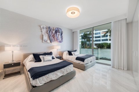 Condominio en venta en Bal Harbour, Florida, 2 dormitorios, 210.7 m2 № 1992282 - foto 17