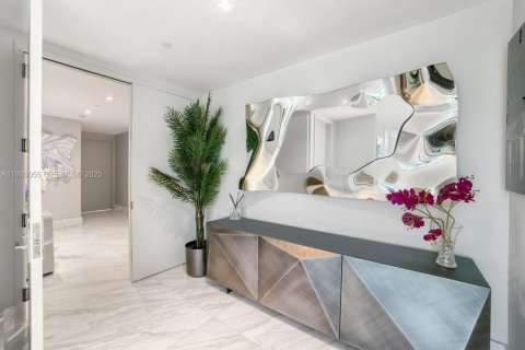 Condominio en venta en Bal Harbour, Florida, 2 dormitorios, 210.7 m2 № 1992282 - foto 20