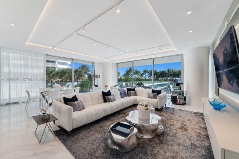Condominio en venta en Bal Harbour, Florida, 2 dormitorios, 210.7 m2 № 1992282 - foto 3