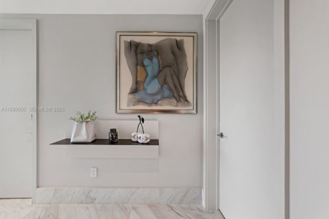 Condominio en venta en Bal Harbour, Florida, 2 dormitorios, 210.7 m2 № 1992282 - foto 13