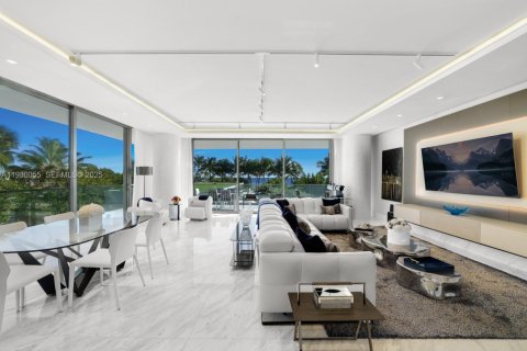 Condominio en venta en Bal Harbour, Florida, 2 dormitorios, 210.7 m2 № 1992282 - foto 1