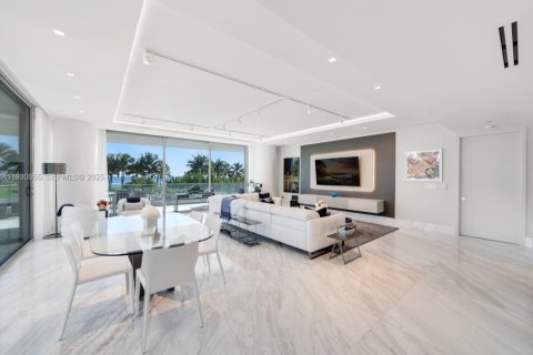 Condominio en venta en Bal Harbour, Florida, 2 dormitorios, 210.7 m2 № 1992282 - foto 4