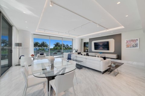 Condominio en venta en Bal Harbour, Florida, 2 dormitorios, 210.7 m2 № 1992282 - foto 2
