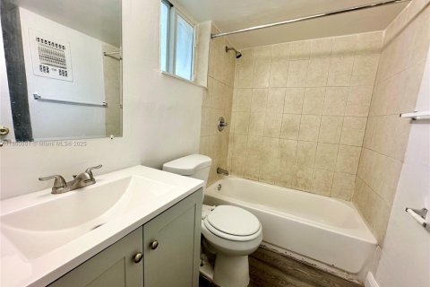 Снять в аренду квартиру в Норт-Майами, Флорида 1 спальня, № 1977550 - фото 10