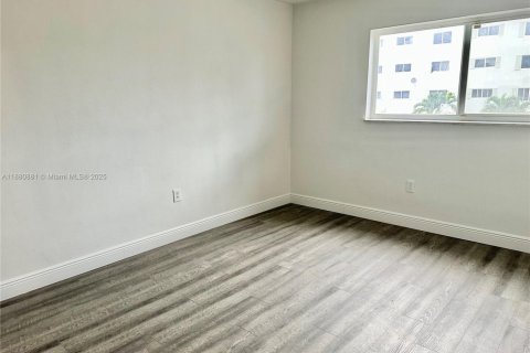 Снять в аренду квартиру в Норт-Майами, Флорида 1 спальня, № 1977550 - фото 4