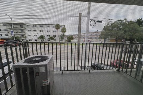 Снять в аренду квартиру в Норт-Майами, Флорида 1 спальня, № 1977550 - фото 11