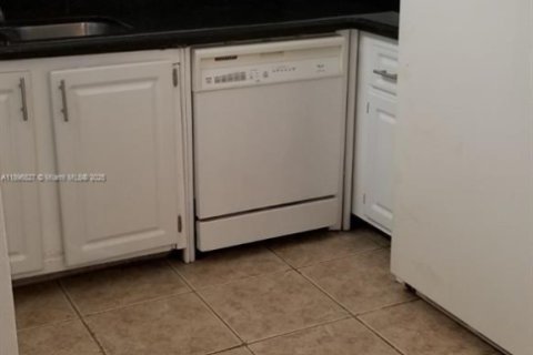 Condo in Coral Springs, Florida, 2 bedrooms  № 2036635 - photo 12