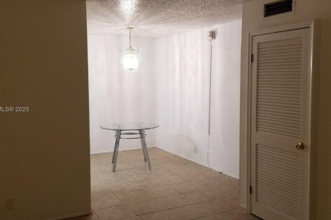 Condo in Coral Springs, Florida, 2 bedrooms  № 2036635 - photo 7