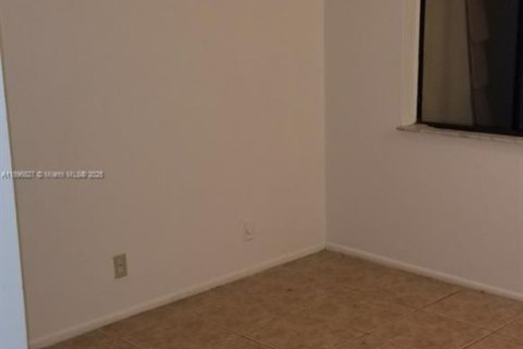 Condo in Coral Springs, Florida, 2 bedrooms  № 2036635 - photo 11