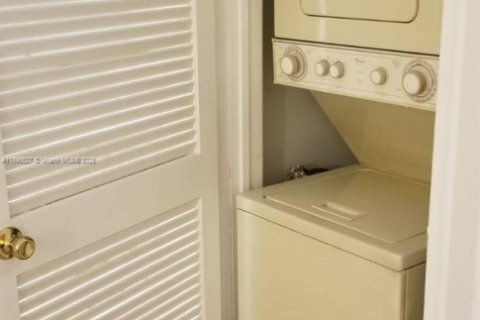 Condo in Coral Springs, Florida, 2 bedrooms  № 2036635 - photo 6