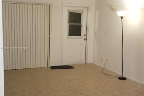 Condo in Coral Springs, Florida, 2 bedrooms  № 2036635 - photo 2