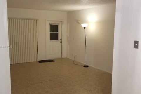 Condo in Coral Springs, Florida, 2 bedrooms  № 2036635 - photo 3