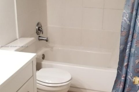 Condo in Coral Springs, Florida, 2 bedrooms  № 2036635 - photo 9