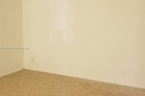 Condo in Coral Springs, Florida, 2 bedrooms  № 2036635 - photo 8