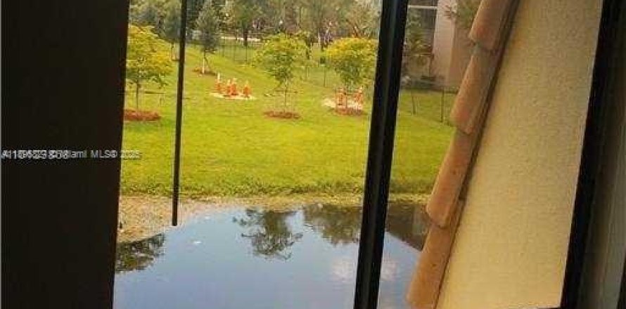 Condo in Coral Springs, Florida, 2 bedrooms  № 2036635